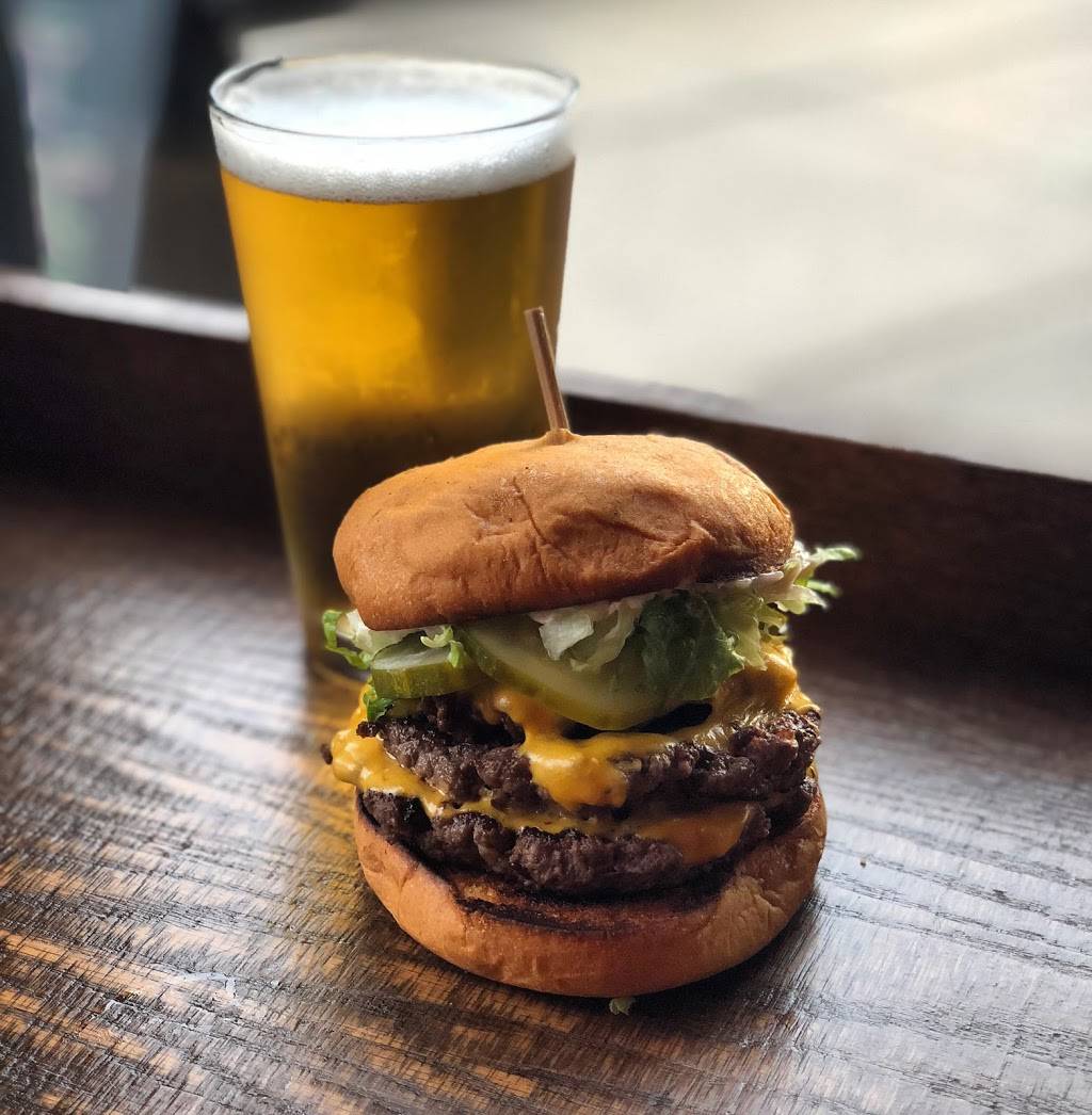 Bobcat Bonnie’s | restaurant | 240 W Nine Mile Rd, Ferndale, MI 48220, USA | 2486770158 OR +1 248-677-0158