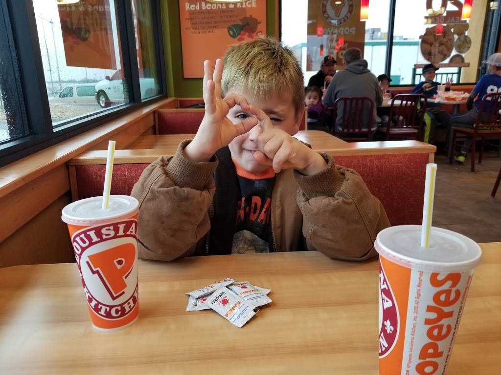 Popeyes Louisiana Kitchen | restaurant | 2200 N 14th St, Ponca City, OK 74601, USA | 5083047237 OR +1 508-304-7237