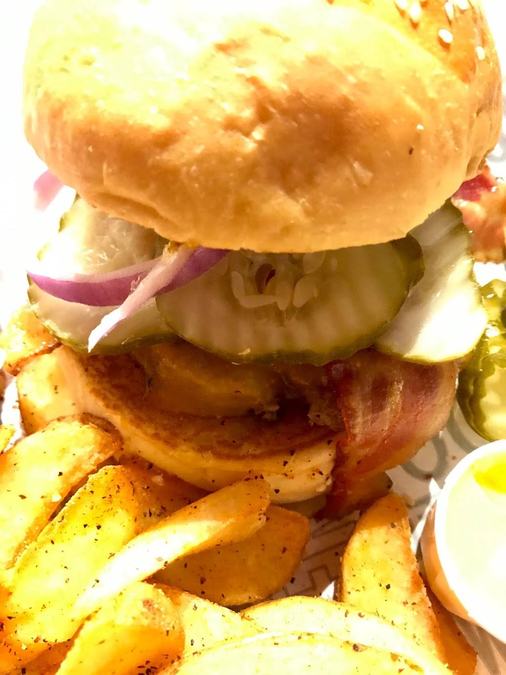 Fuddruckers | restaurant | 7802 Orangethorpe Ave, Buena Park, CA 90621, USA | 7147398801 OR +1 714-739-8801