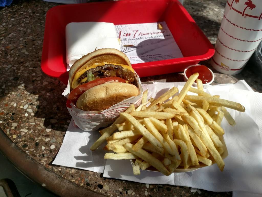 In-N-Out Burger | restaurant | 382 N Clovis Ave, Clovis, CA 93612, USA | 8007861000 OR +1 800-786-1000