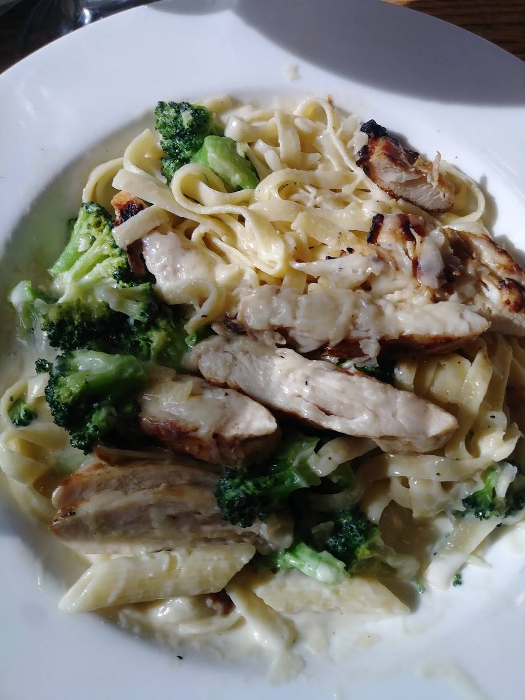 Applebees Grill + Bar | restaurant | 4070 E Highland Ave, Highland, CA 92346, USA | 9094259020 OR +1 909-425-9020