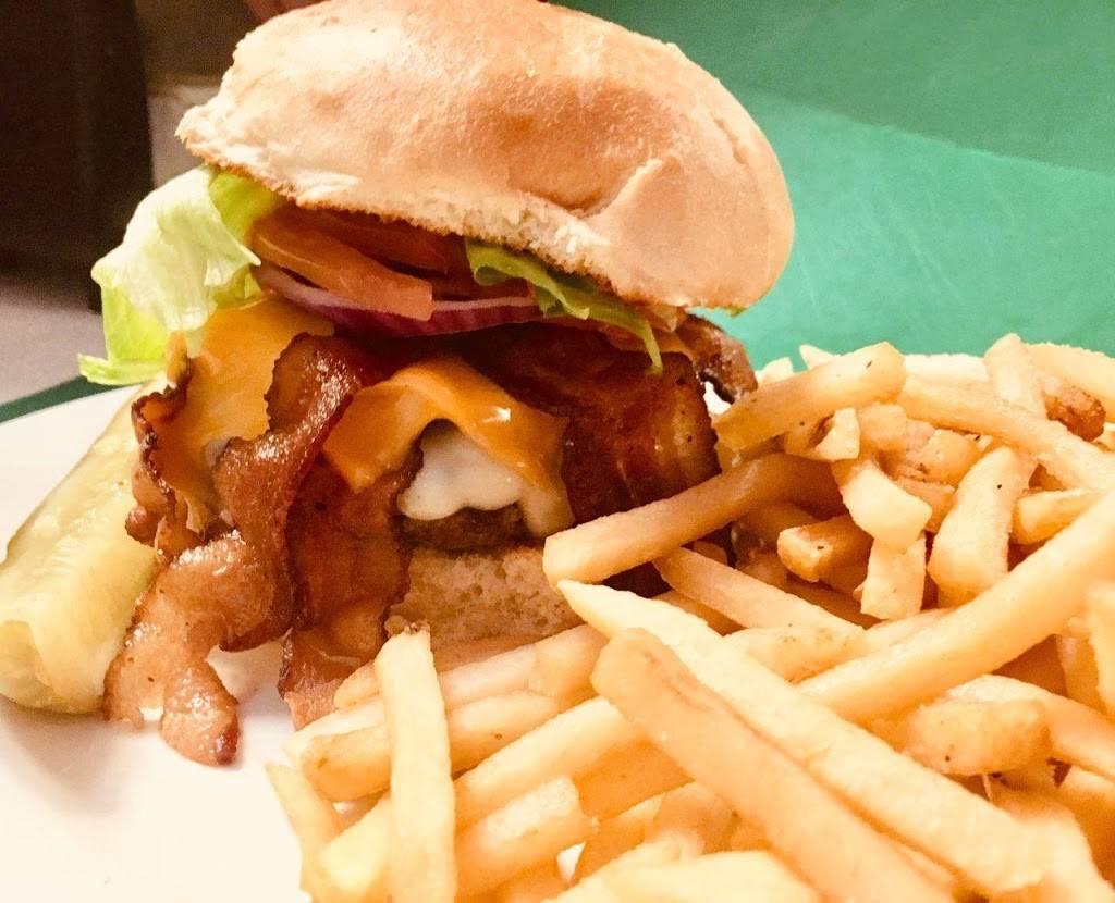 Callaways Grille | restaurant | 6666 Chapel Rd, Madison, OH 44057, USA | 4402530330 OR +1 440-253-0330