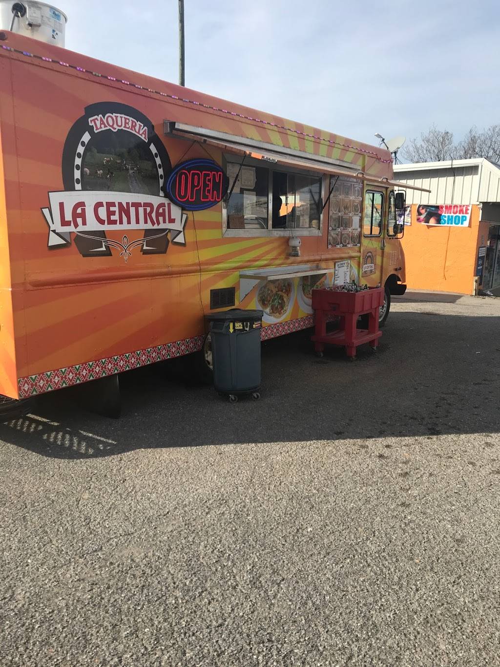 Taqueria La Central Food Truck | restaurant | 2321 Chapman Hwy, Knoxville, TN 37920, USA | 8654373398 OR +1 865-437-3398