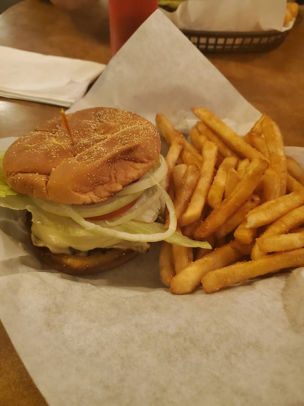 The Carriage Restaurant & Lounge | restaurant | 1334 12th Ave, Longview, WA 98632, USA | 3604258545 OR +1 360-425-8545