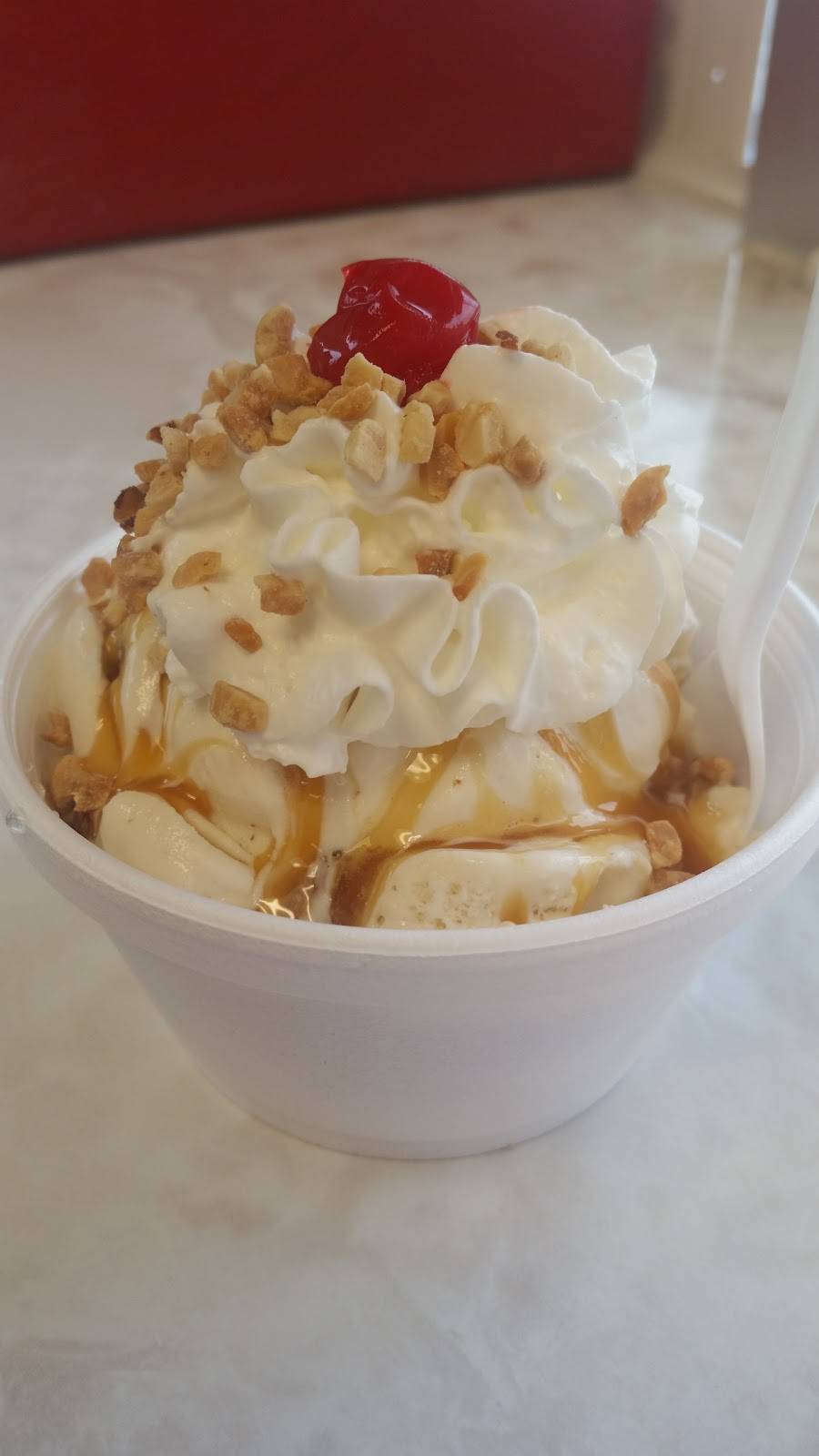 Fudgys Ice Cream | restaurant | 14725 Dix Toledo Rd, Southgate, MI 48195, USA | 7342850855 OR +1 734-285-0855