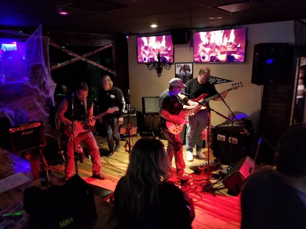 Sticks Pub and Grub | restaurant | 700 Northwest Hwy, Fox River Grove, IL 60021, USA | 8478294163 OR +1 847-829-4163