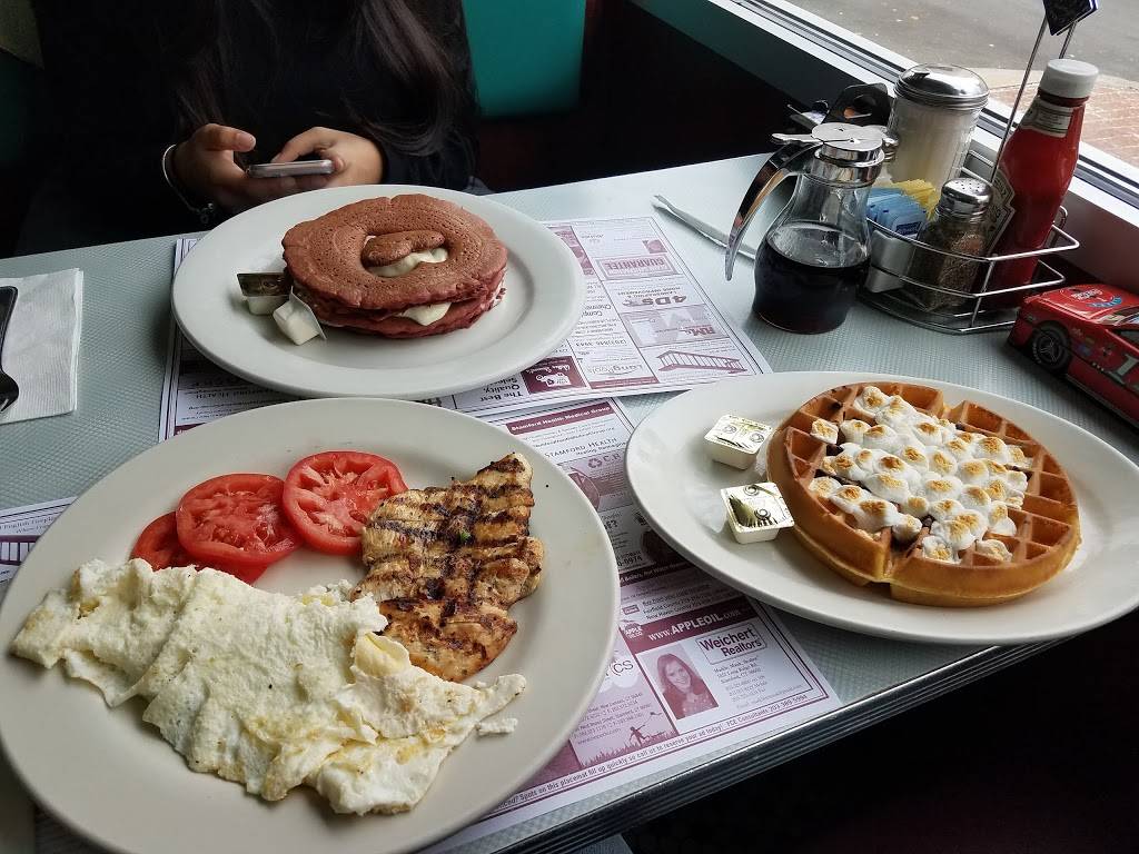 New Canaan Diner | restaurant | 4701, 18 Forest St, New Canaan, CT 06840, USA | 2035947595 OR +1 203-594-7595