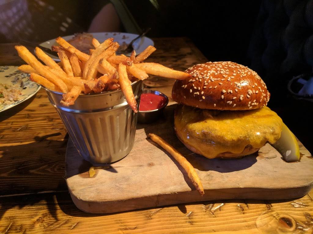 Whiskey Thief Tavern | restaurant | 616 Davis St, Evanston, IL 60201, USA | 8478592342 OR +1 847-859-2342