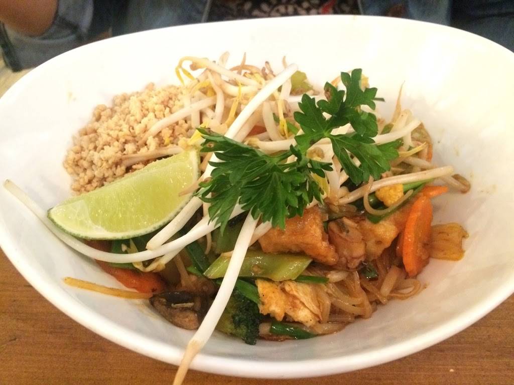 Madame Thai | restaurant | 361 Rue Saint-Charles Ouest, Longueuil, QC J4H 1E7, Canada | 4503329378 OR +1 450-332-9378