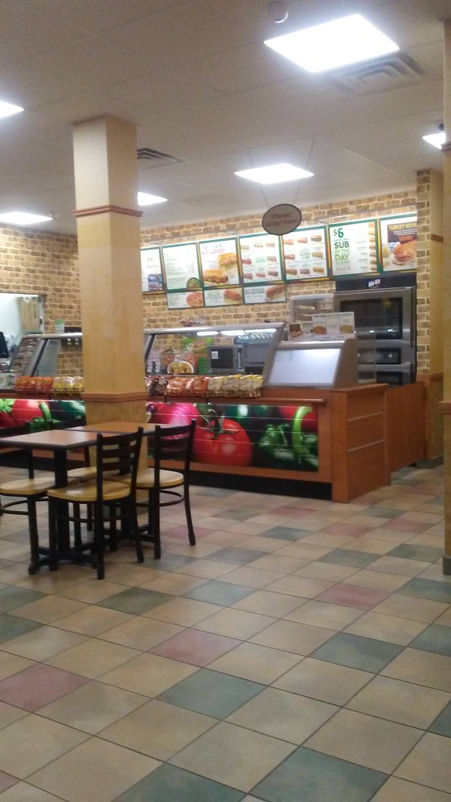 Subway | restaurant | 102 W Main St, Elmwood, IL 61529, USA | 3097422242 OR +1 309-742-2242