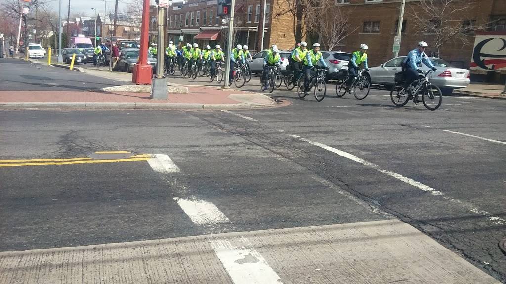 Good Hope Carry Out | meal takeaway | 1350 Good Hope Rd SE, Washington, DC 20020, USA | 2026787383 OR +1 202-678-7383