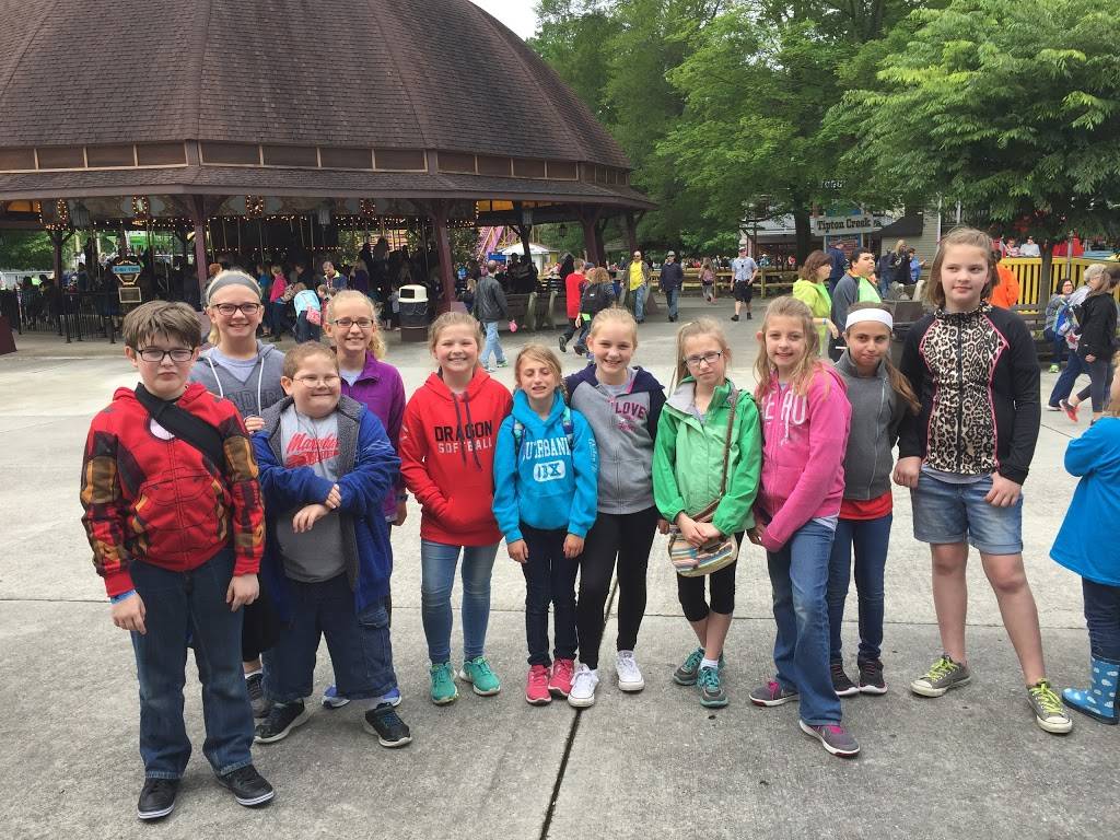 Foxs Pizza Den | restaurant | 128 W Allegheny St, Martinsburg, PA 16662, USA | 8147933366 OR +1 814-793-3366