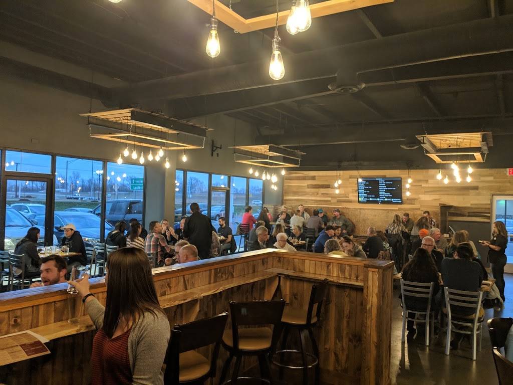 Wooden Bear Brewing | restaurant | 157 Holiday Pl, Franklin, IN 46131, USA | 3174946149 OR +1 317-494-6149