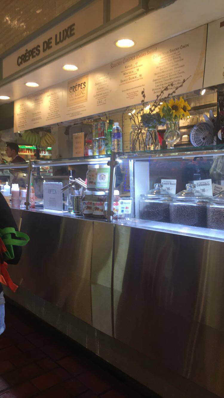 Crepes De Luxe | restaurant | 1979 W 25th St, Cleveland, OH 44113, USA | 2162412479 OR +1 216-241-2479