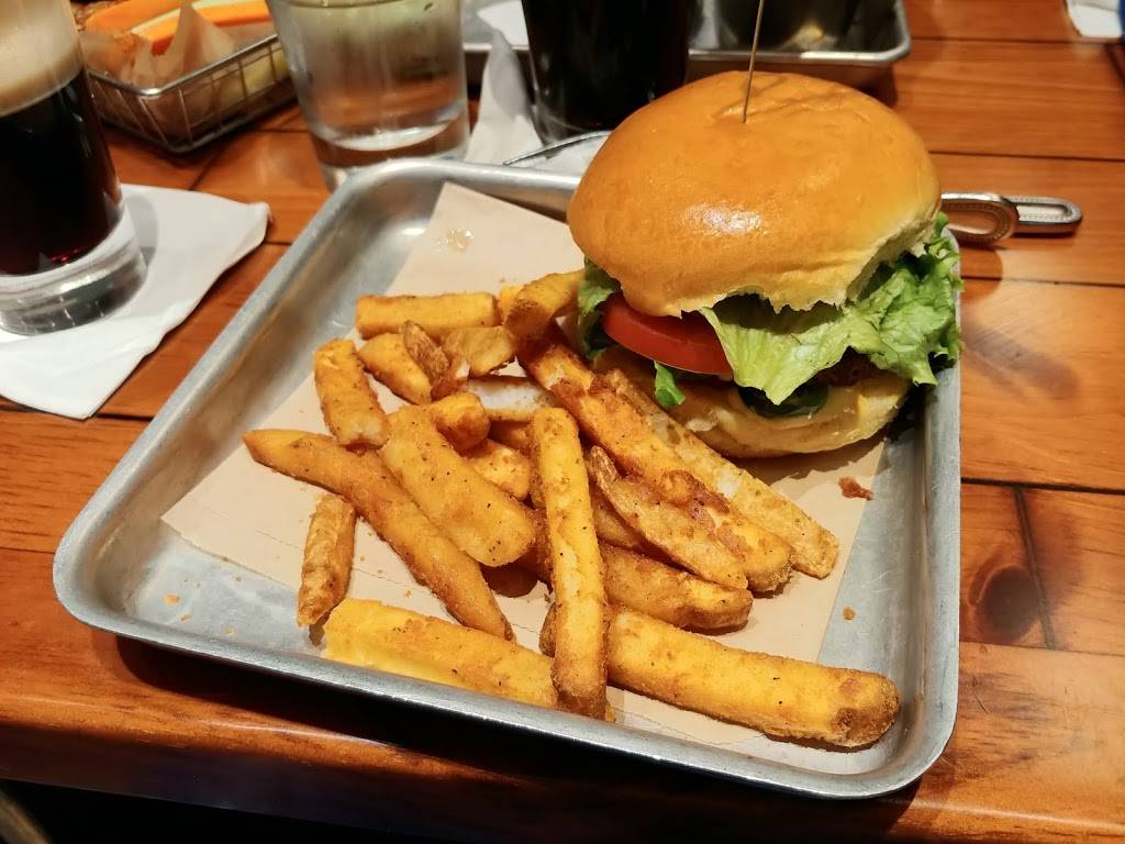 National Pastime Sports Bar & Grill | restaurant | 201 Waterfront St, Oxon Hill, MD 20745, USA | 3019654000 OR +1 301-965-4000