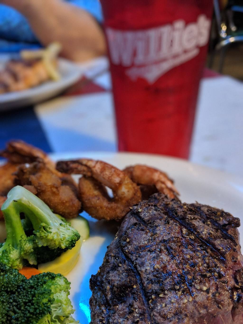 Willies Grill & Icehouse | restaurant | 16846 Interstate 45 S, Conroe, TX 77384, USA | 9363210065 OR +1 936-321-0065