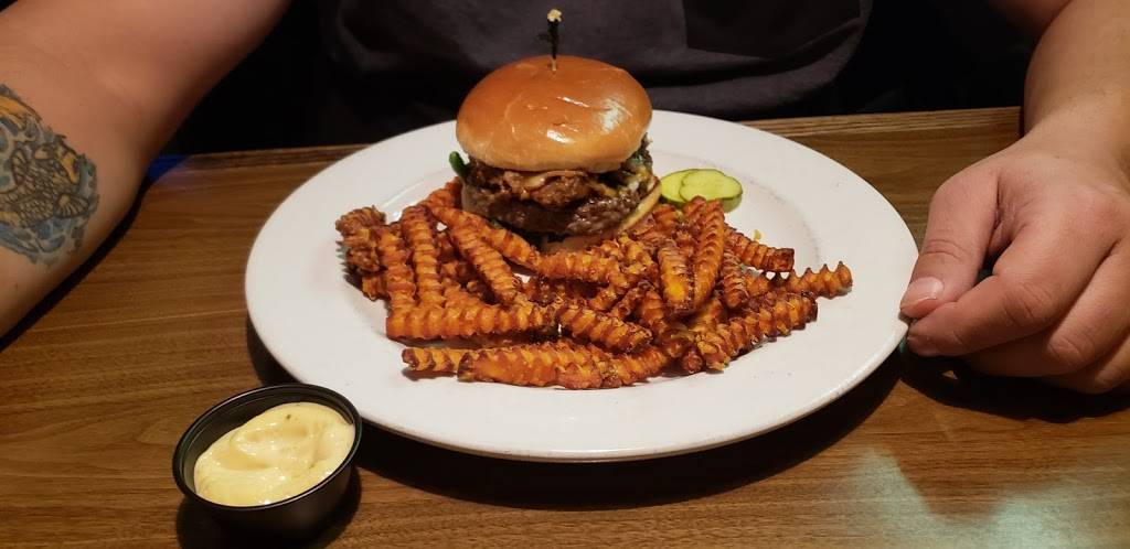 Broadway Bar & Grill | restaurant | 3775 Strandherd Dr, Nepean, ON K2J 4B1, Canada | 6138256533 OR +1 613-825-6533