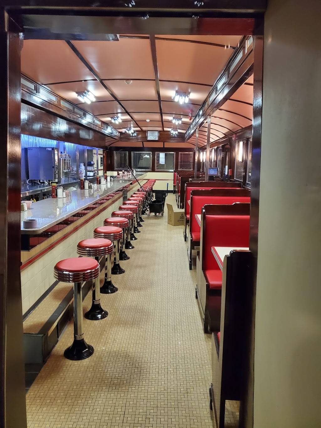 Lorraine Diner | restaurant | 560 Mineral Spring Ave, Pawtucket, RI 02860, USA | 4015608686 OR +1 401-560-8686