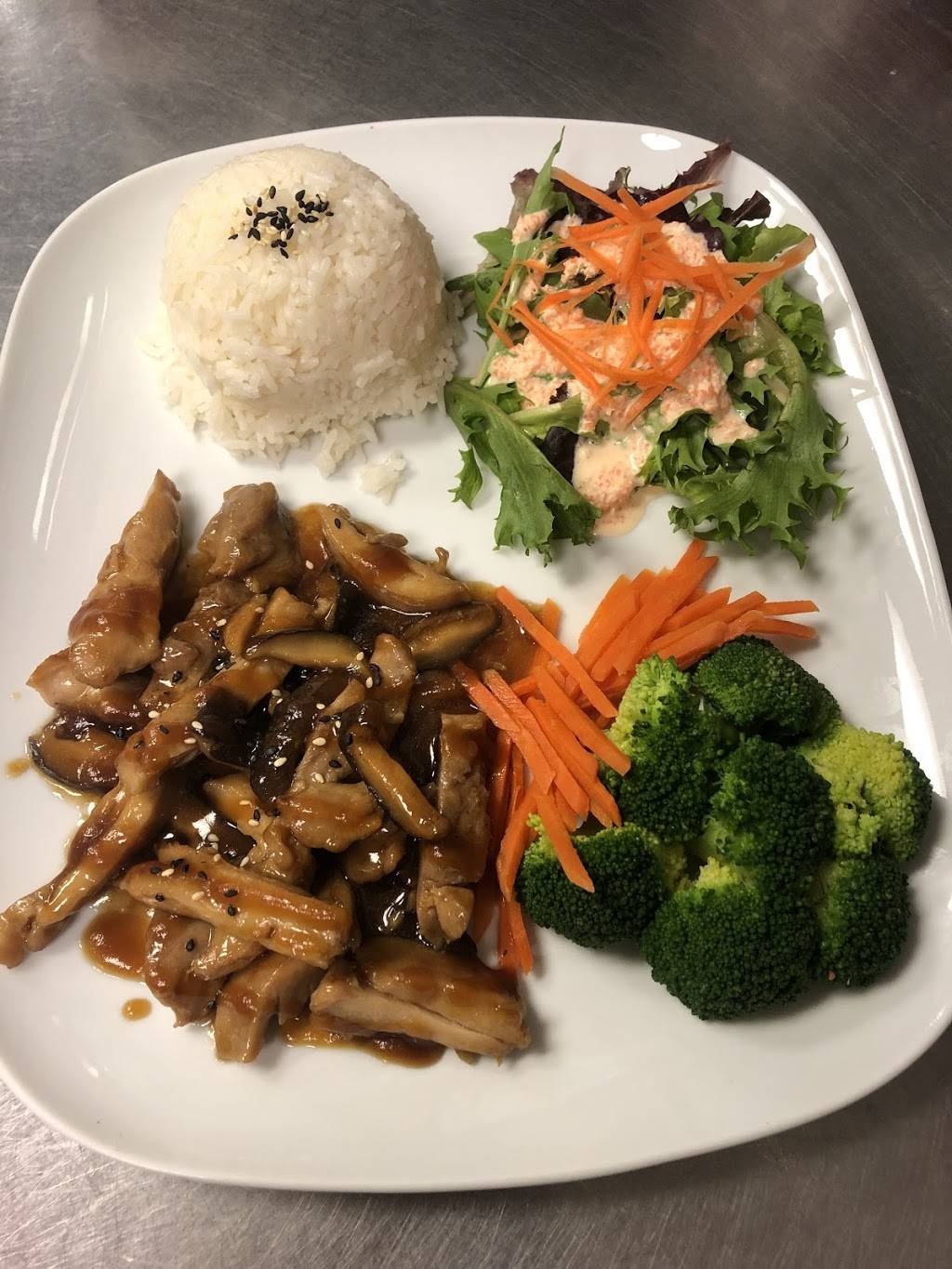 Pen Thai Sushi | restaurant | 1652 Algonquin Rd, Mt Prospect, IL 60056, USA | 8479560509 OR +1 847-956-0509