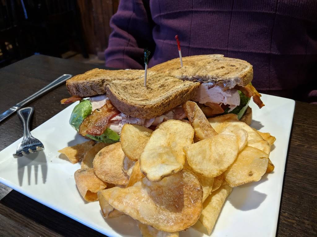 Mollys Pub | restaurant | 253 E Chestnut St, Lancaster, PA 17602, USA | 7178244535 OR +1 717-824-4535