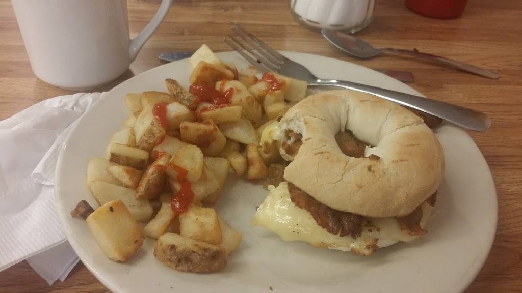 Brandon & Lauras Cafe | restaurant | 11 Seal Cove Rd, Southwest Harbor, ME 04679, USA | 2072445551 OR +1 207-244-5551