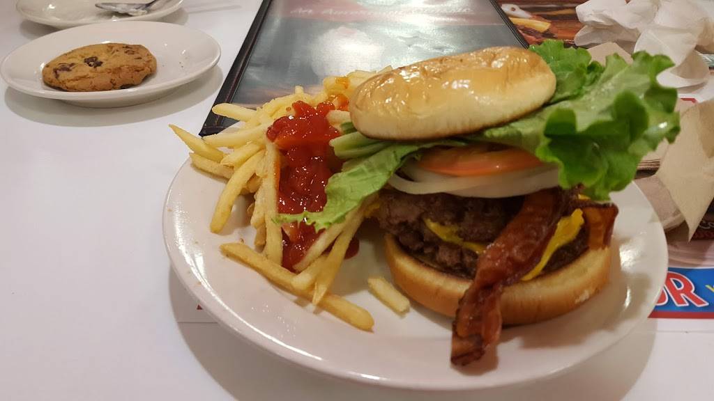 Steak n Shake | restaurant | 1651 W New Haven Ave, West Melbourne, FL 32904, USA | 3219533080 OR +1 321-953-3080