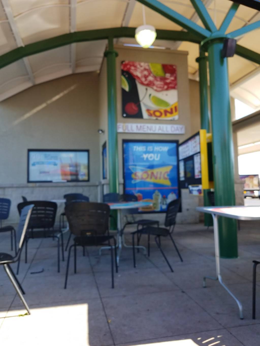 Sonic Drive-In | restaurant | 4023 W 167th St, Country Club Hills, IL 60478, USA | 7087984204 OR +1 708-798-4204