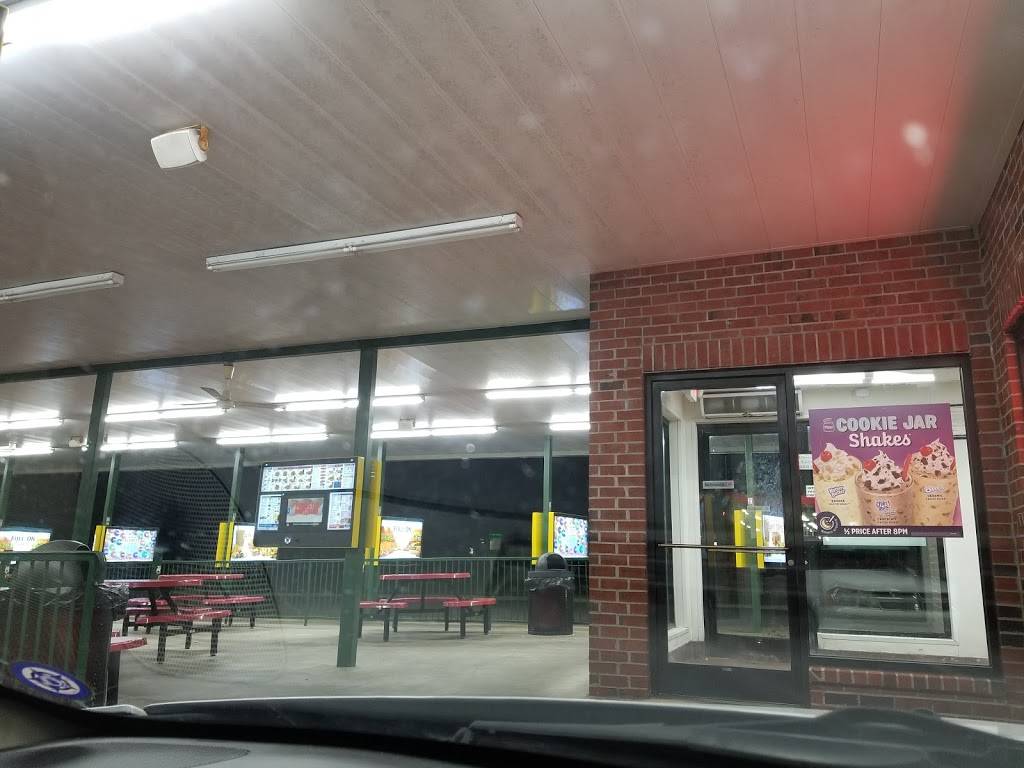 Sonic Drive-In | restaurant | 7026 US-64, Oakland, TN 38060, USA | 9014669116 OR +1 901-466-9116