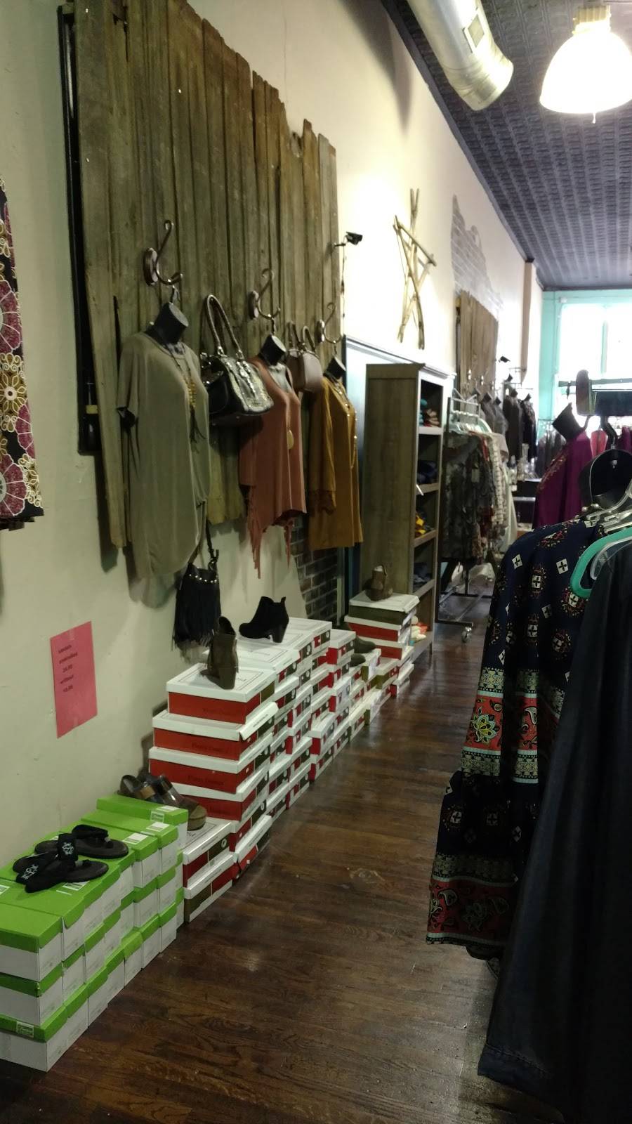 SoCute Boutique | bakery | 16 Public Square, Lawrenceburg, TN 38464, USA | 9312018002 OR +1 931-201-8002