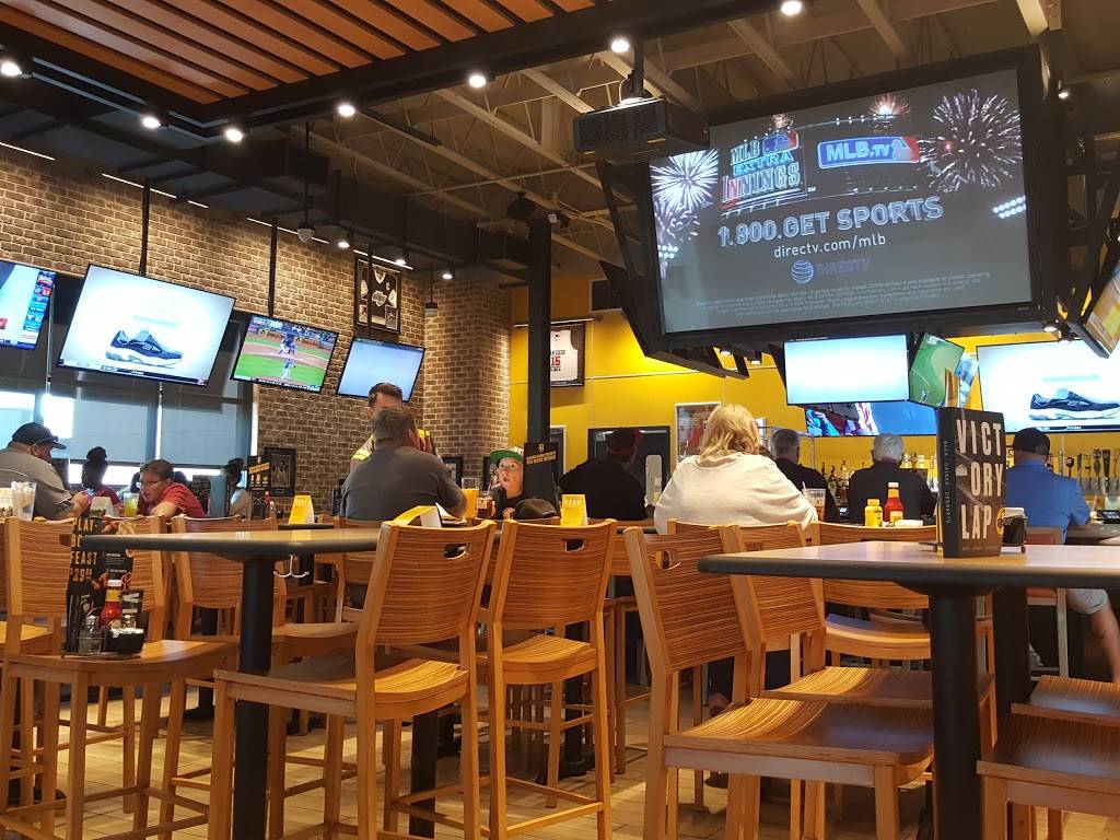 Buffalo Wild Wings | restaurant | 30123 Haun Rd, Menifee, CA 92584, USA | 9512467148 OR +1 951-246-7148
