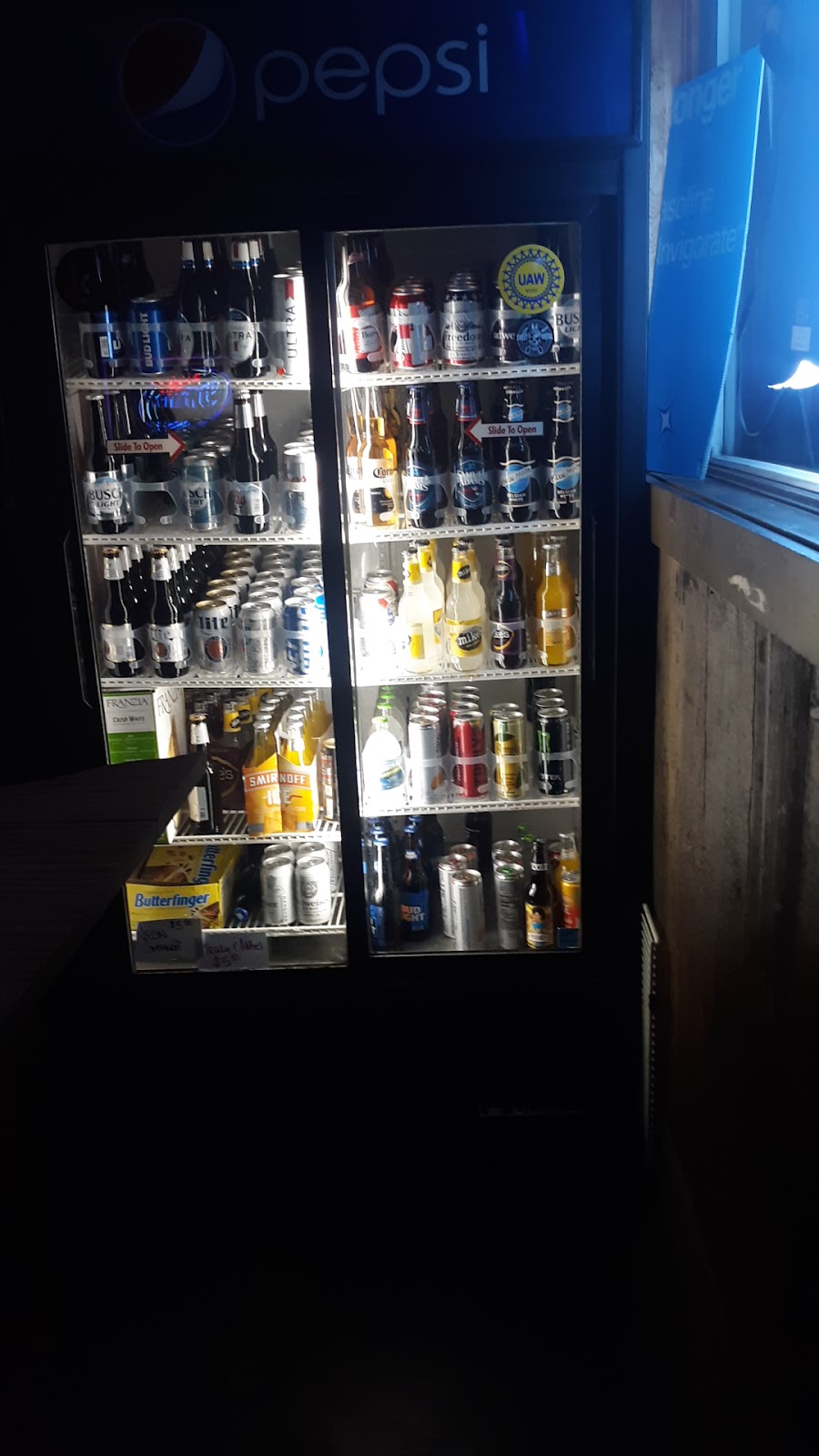 The Iowa Pub | restaurant | 2103 Des Moines Ave, Burlington, IA 52601, USA | 3197532634 OR +1 319-753-2634