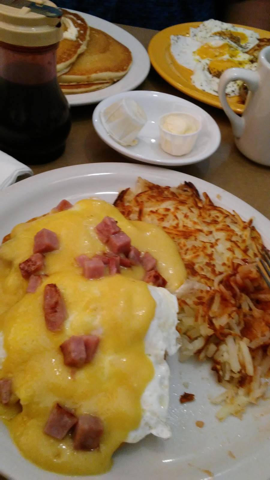 Café by Country Kitchen | restaurant | 1107 N Quincy Ave, Ottumwa, IA 52501, USA | 6416820776 OR +1 641-682-0776