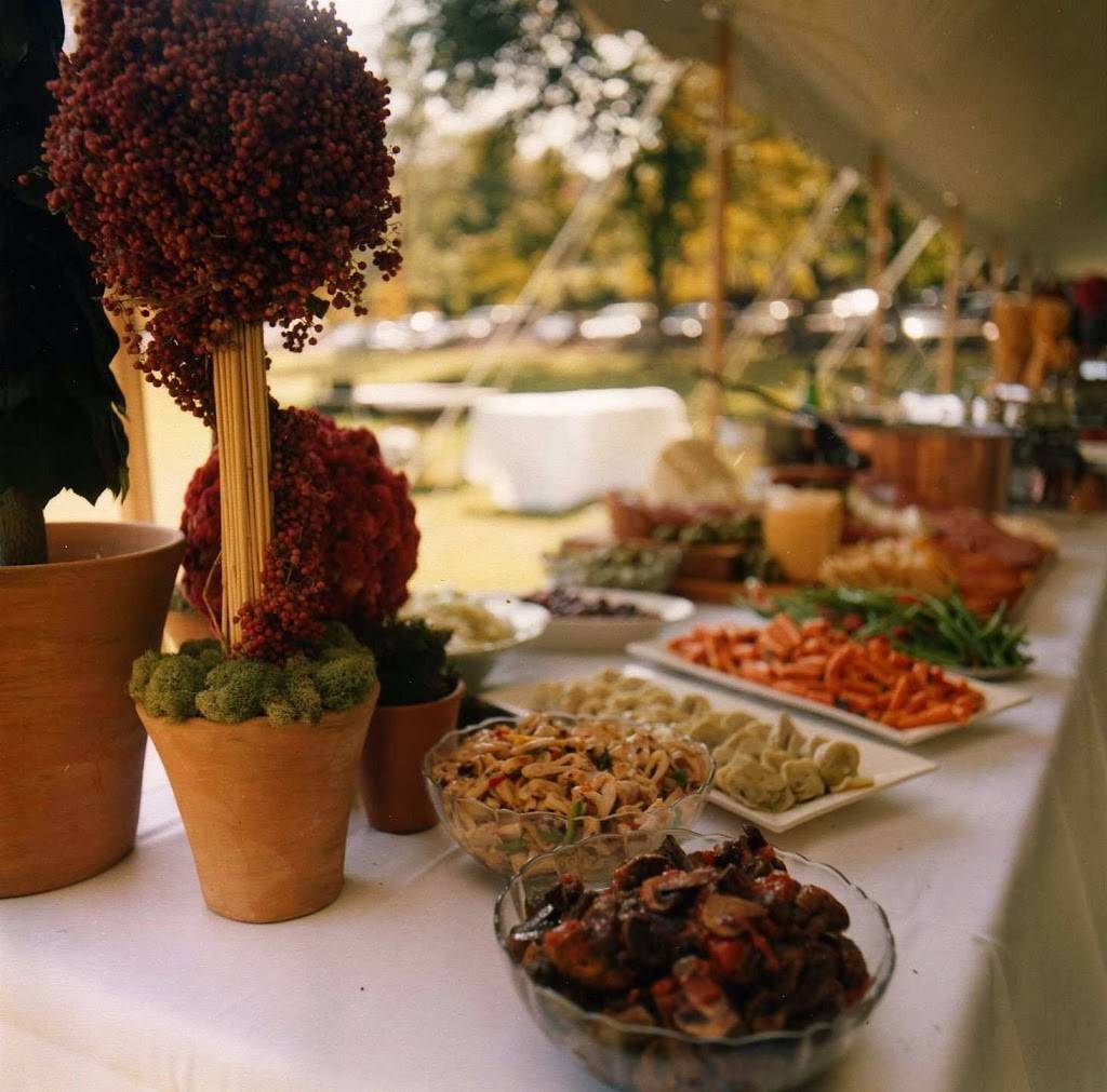 Two Steps Downtown Grille | restaurant | 5 Ives St, Danbury, CT 06810, USA | 2037940032 OR +1 203-794-0032