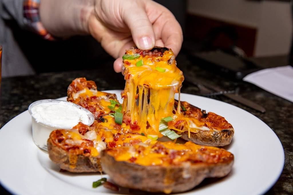 Redhawk Grille | restaurant | 9703, 7481 Auburn Rd, Painesville, OH 44077, USA | 4403544040 OR +1 440-354-4040