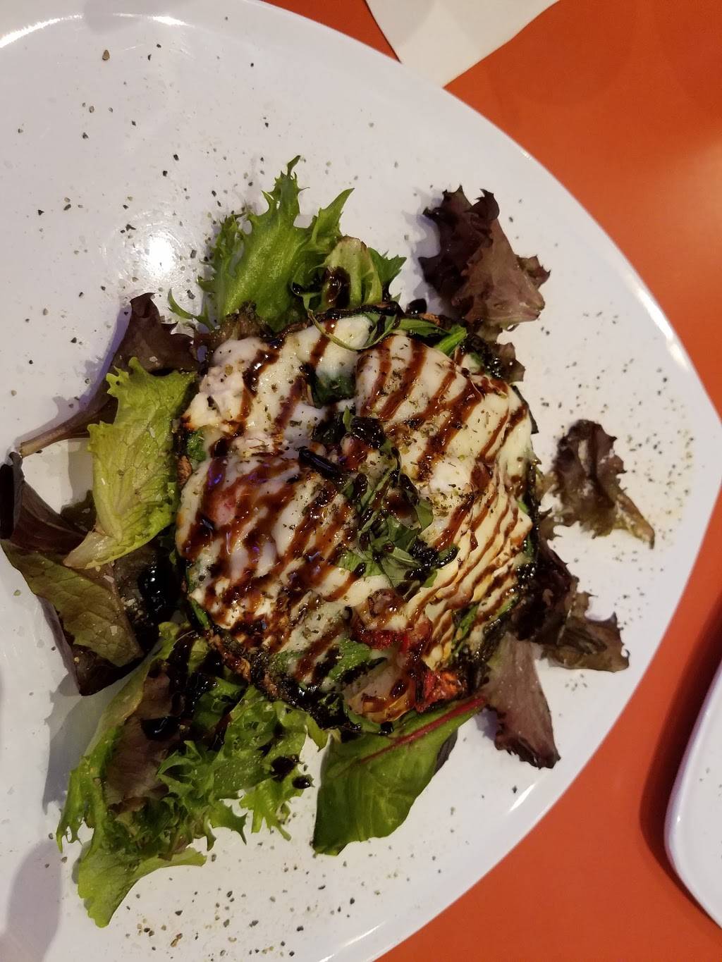 Mellow Mushroom | meal takeaway | 3012 W Cary St, Richmond, VA 23221, USA | 8043708210 OR +1 804-370-8210