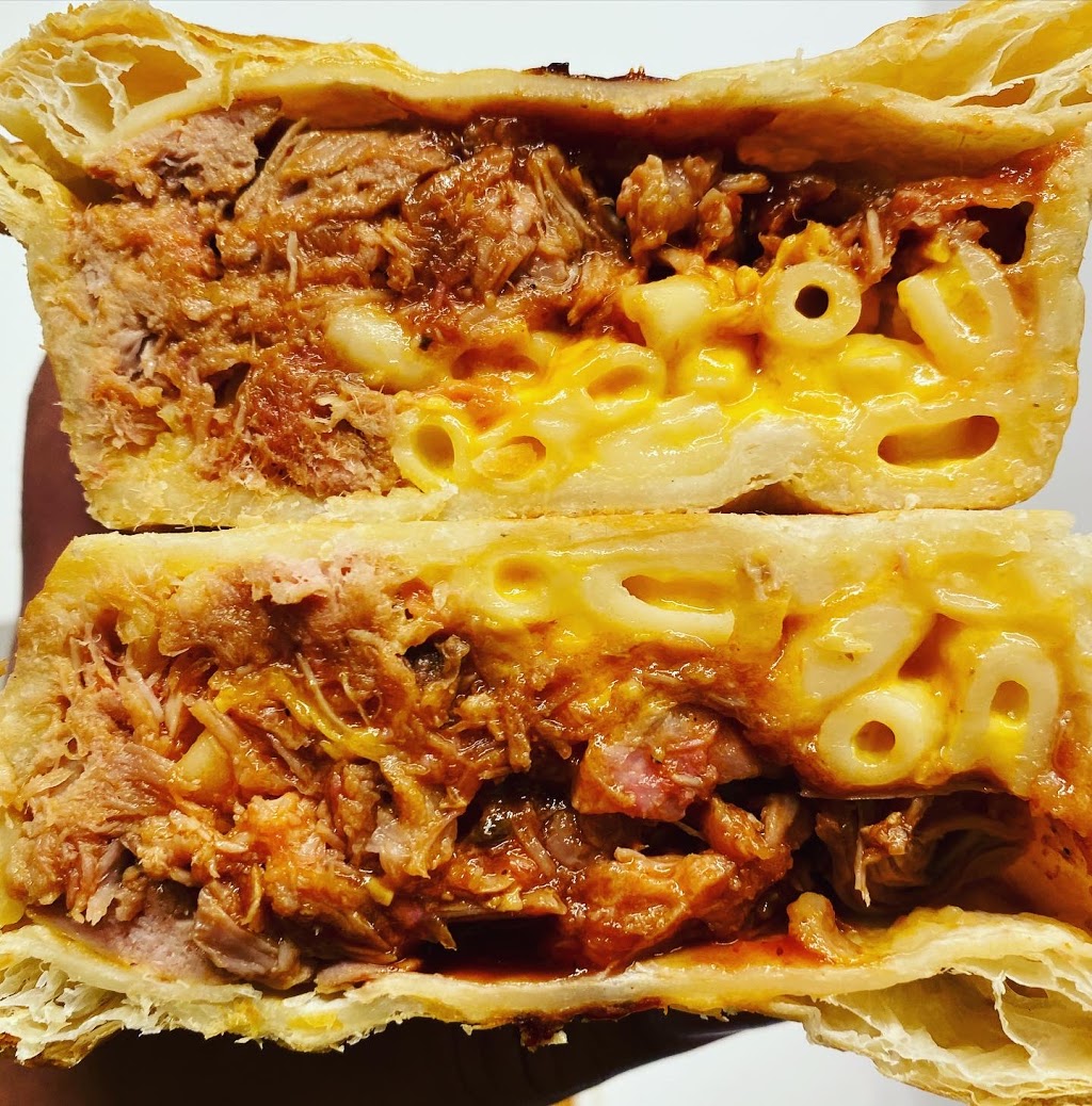 Empanada Mama & The Pie Man | restaurant | 2933 N Broadway, Chicago, IL 60657, USA | 3128565530 OR +1 312-856-5530