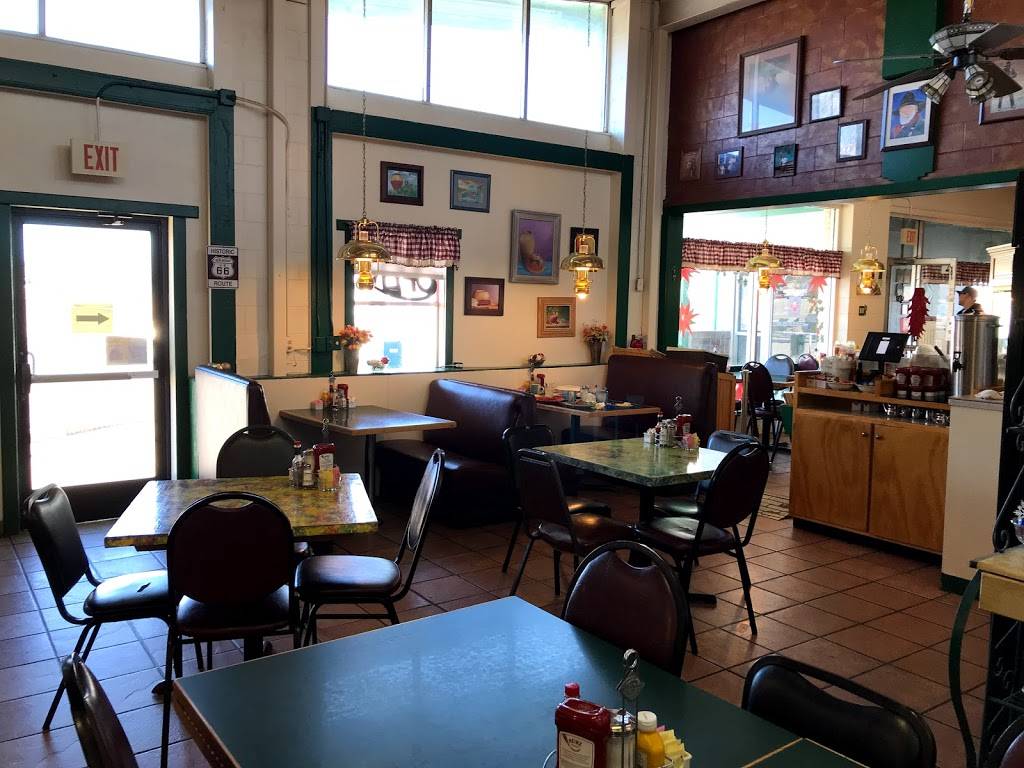 Chili Hills Restaurant Edgewood | restaurant | 5 NM-344, Edgewood, NM 87015, USA | 5052869202 OR +1 505-286-9202