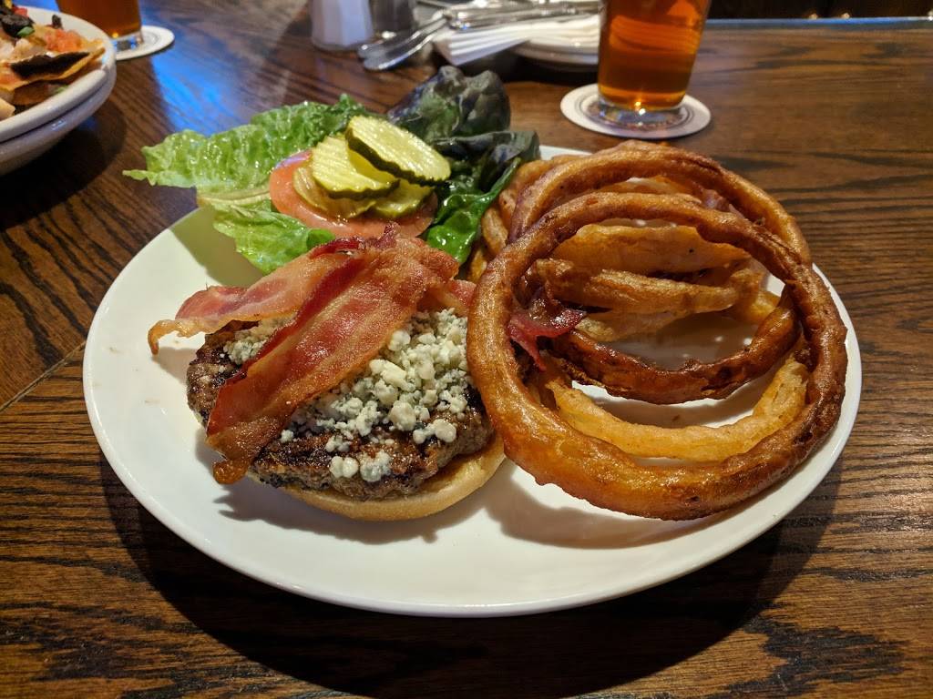 John Harvards Brewery & Ale House | restaurant | 1 Worcester Rd, Framingham, MA 01701, USA | 5088752337 OR +1 508-875-2337