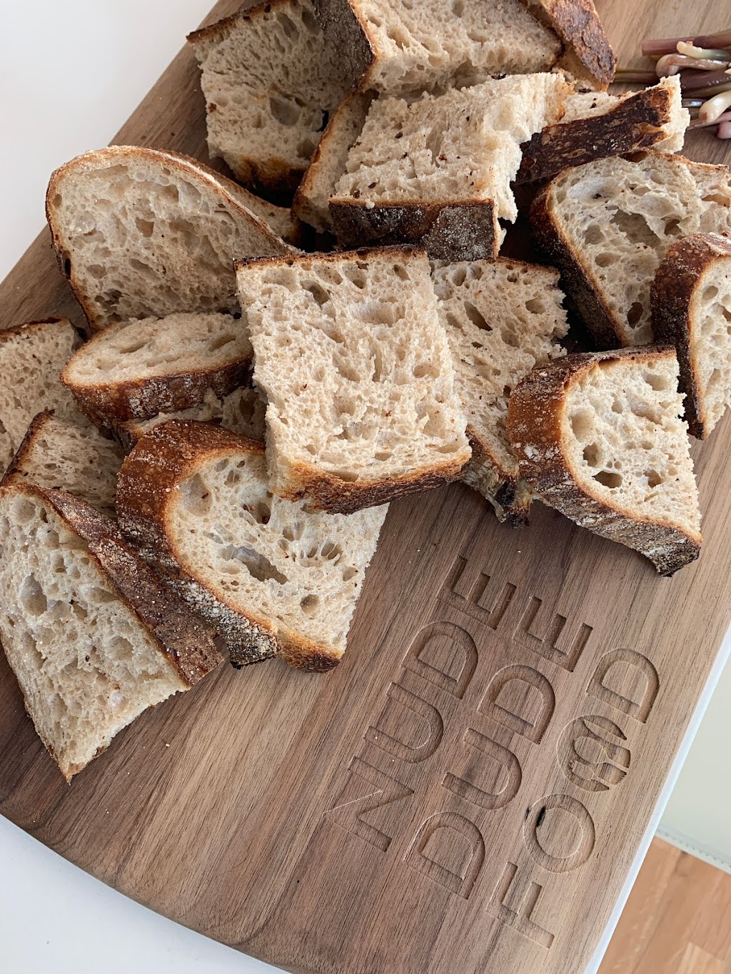 Nude Dude Food Pizza | restaurant | 3530 N Clark St, Chicago, IL 60657, USA | 3127190434 OR +1 312-719-0434