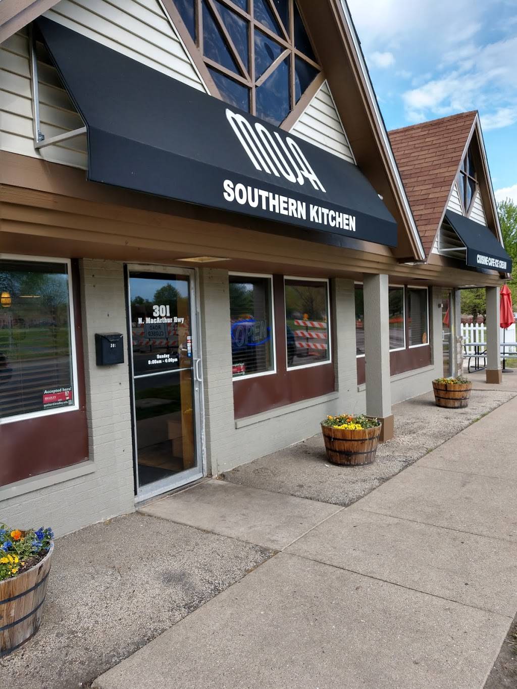 Moja Southern Kitchen & Catering | restaurant | 301 N MacArthur Hwy, Peoria, IL 61605, USA | 3098392086 OR +1 309-839-2086