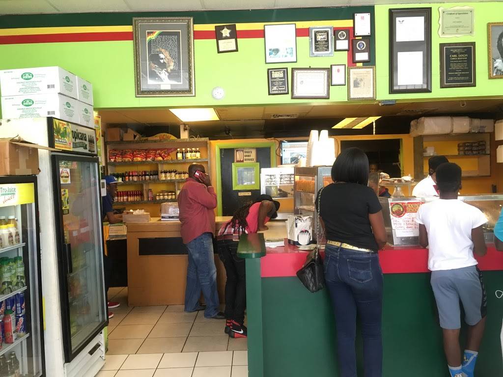 Carls Seafood Restaurant | restaurant | 2934 FL-7, Lauderdale Lakes, FL 33311, USA | 9546765700 OR +1 954-676-5700