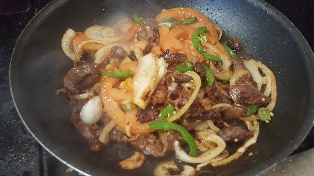 Antojitos El Tachu | restaurant | 18681 Valley Blvd, Bloomington, CA 92316, USA | 9092843612 OR +1 909-284-3612