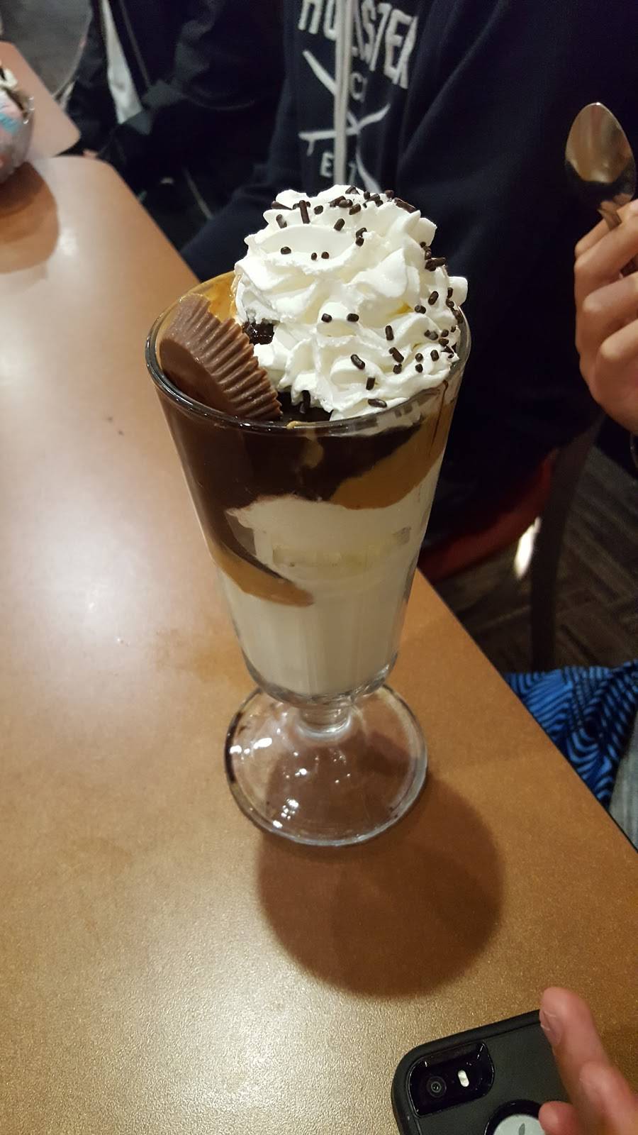 Friendlys | restaurant | 80 Lantana Dr, Hockessin, DE 19707, USA | 3022393100 OR +1 302-239-3100