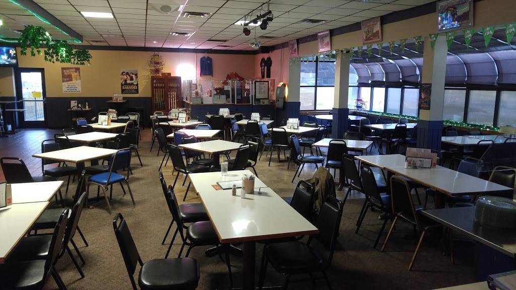 Reds Savoy Pizza | restaurant | 1145 Woodhill Dr, Roseville, MN 55113, USA | 6514880968 OR +1 651-488-0968