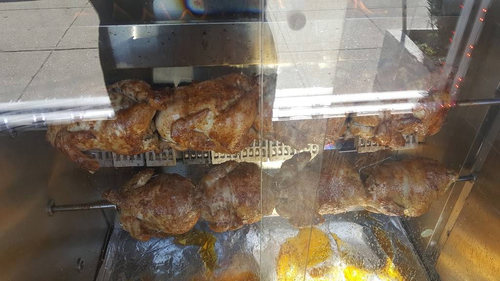 Victorios Pizza | restaurant | 1205 Sunrise Hwy, Bay Shore, NY 11706, USA | 6316653193 OR +1 631-665-3193