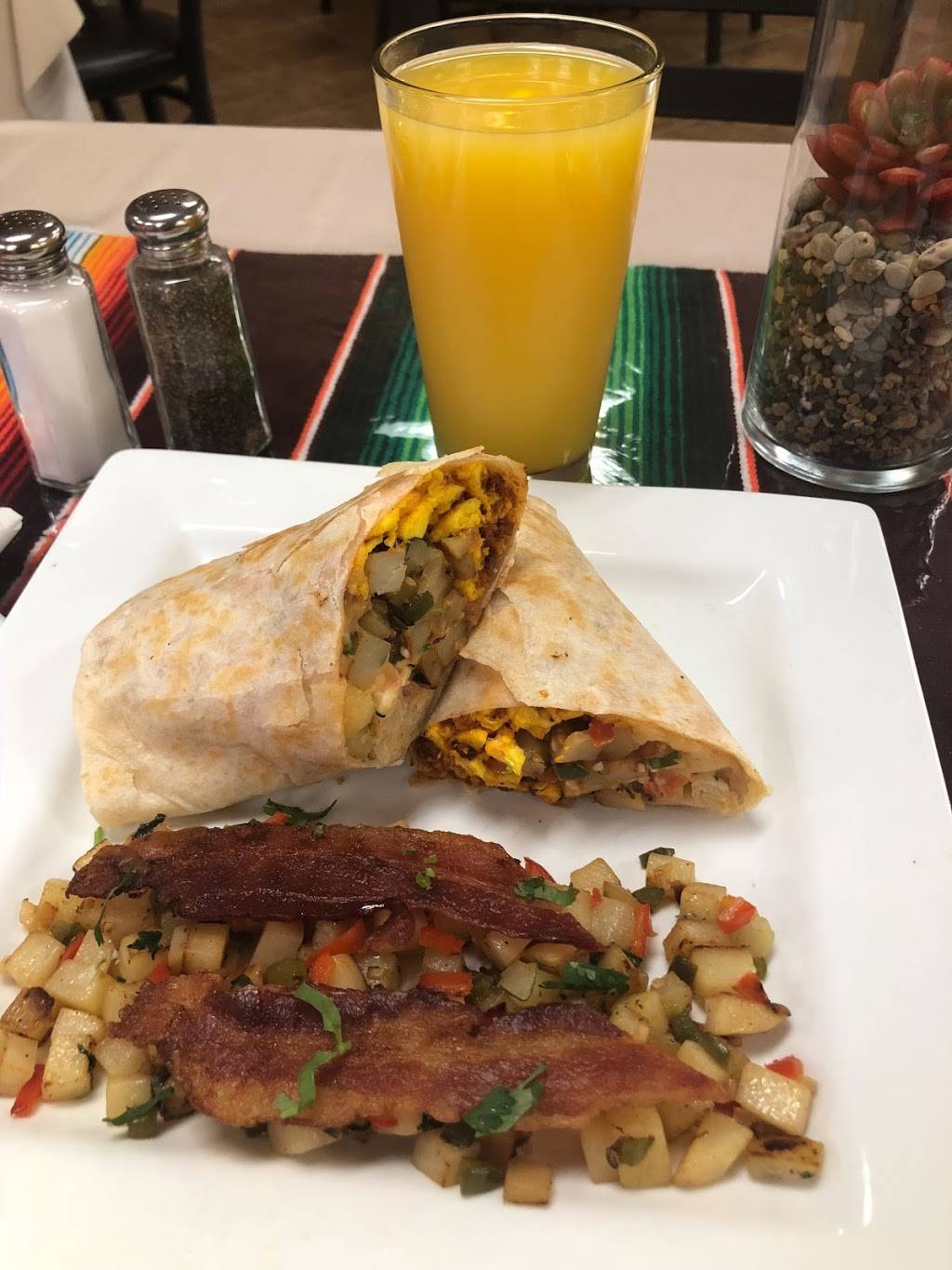 Jackie’s Mexican Cuisine | restaurant | 3207 S Halsted St, Chicago, IL 60608, USA | 3128775349 OR +1 312-877-5349