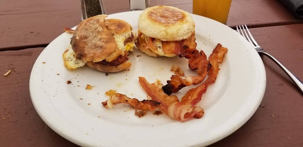 Andrades International Restaurant | restaurant | 7 Bollingbrook St, Petersburg, VA 23803, USA | 8047220344 OR +1 804-722-0344