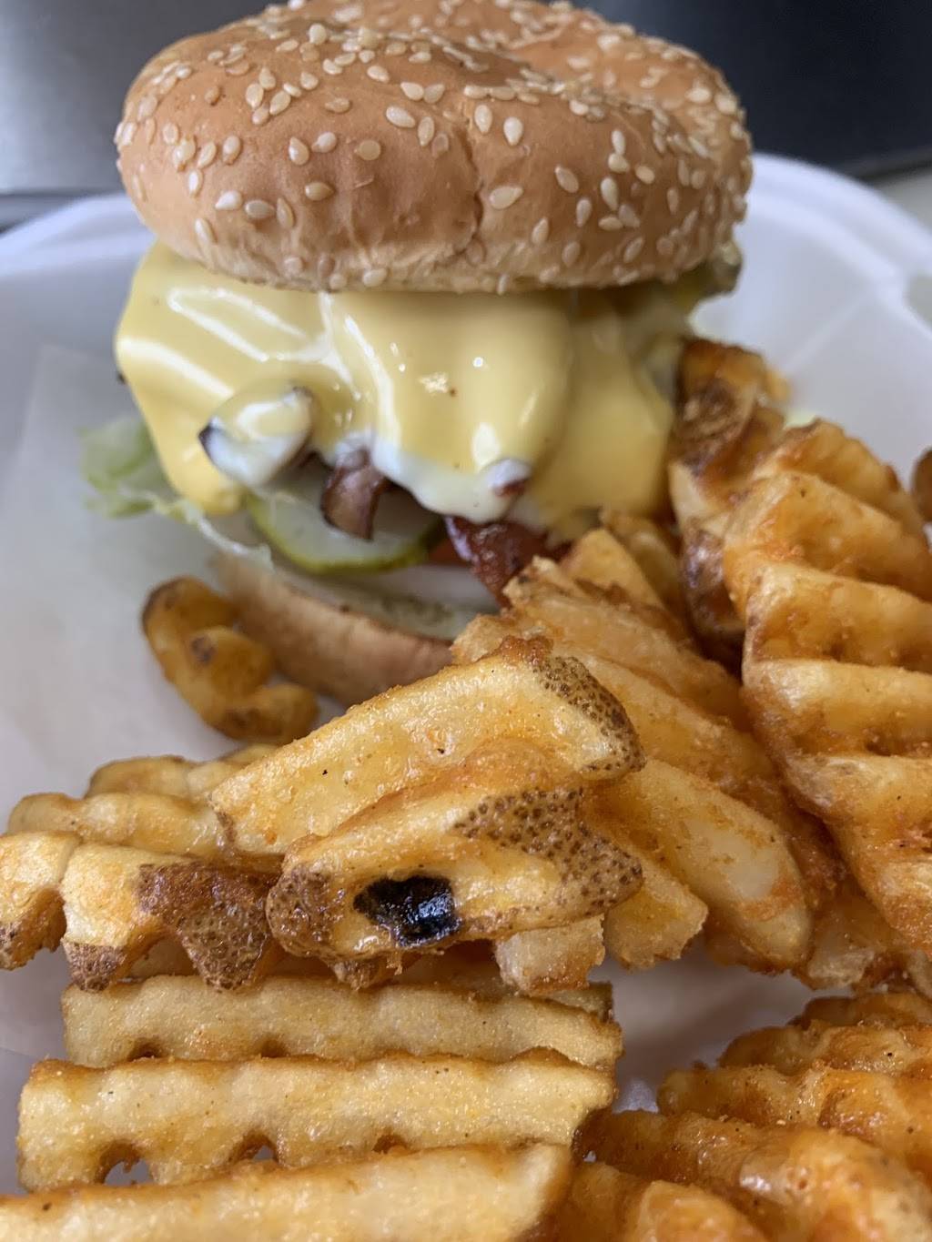 lov-a burger Fries & Milkshakes | meal takeaway | 49660 Gratiot Ave, New Baltimore, MI 48051, USA | 5862211088 OR +1 586-221-1088