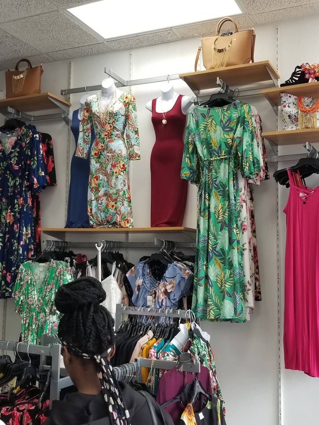 Caribbean Hut | restaurant | 651 Elton Ave, Bronx, NY 10455, USA | 3475909557 OR +1 347-590-9557