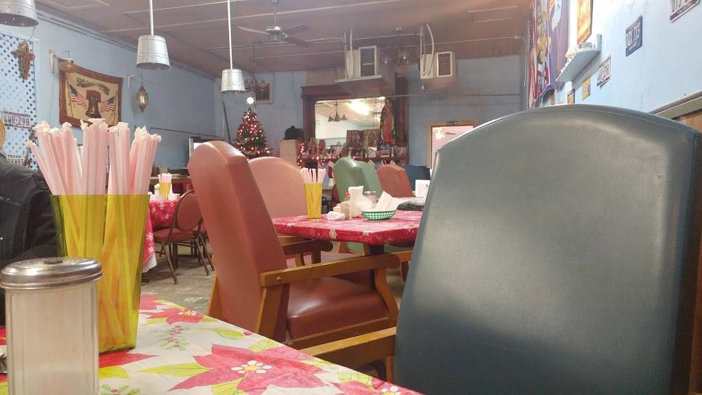 Aurelias Kitchen | restaurant | 2636 County Rd 128, Floresville, TX 78114, USA | 8303939394 OR +1 830-393-9394